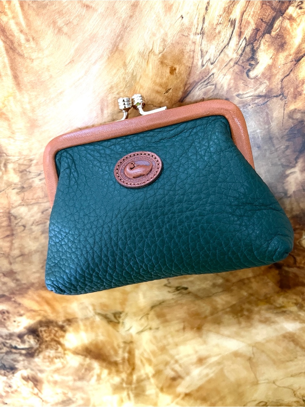 🦆 DOONEY & BOURKE AWL PEBBLED KISSLOCK COIN POUCH IN FOREST GREEN WITH TAN TRIM